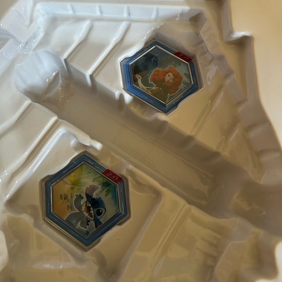 Xbox 360, Disney Infinity 2.0 with disk and the game thing with cord. Toy box. - Picture 9 of 11